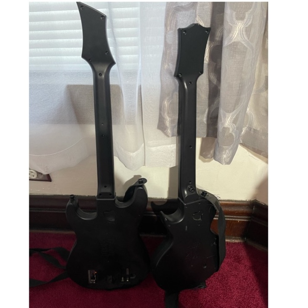 Guitar hero Wii guitars